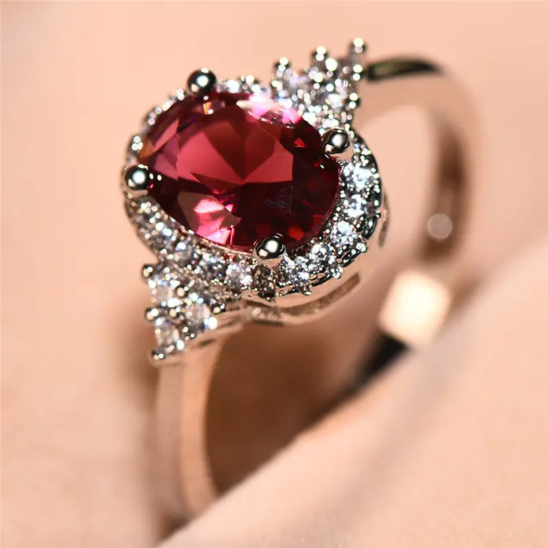 Anello in Argento con Rubino e Cornice Halo