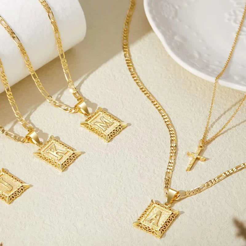 Collana con Iniziale e Croce | Oro