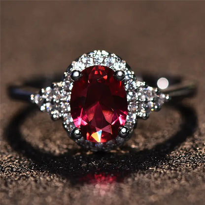 Anello in Argento con Rubino e Cornice Halo