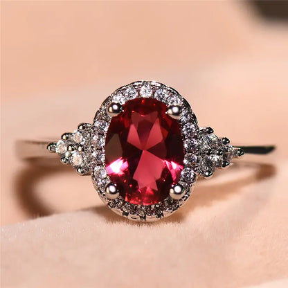 Anello in Argento con Rubino e Cornice Halo
