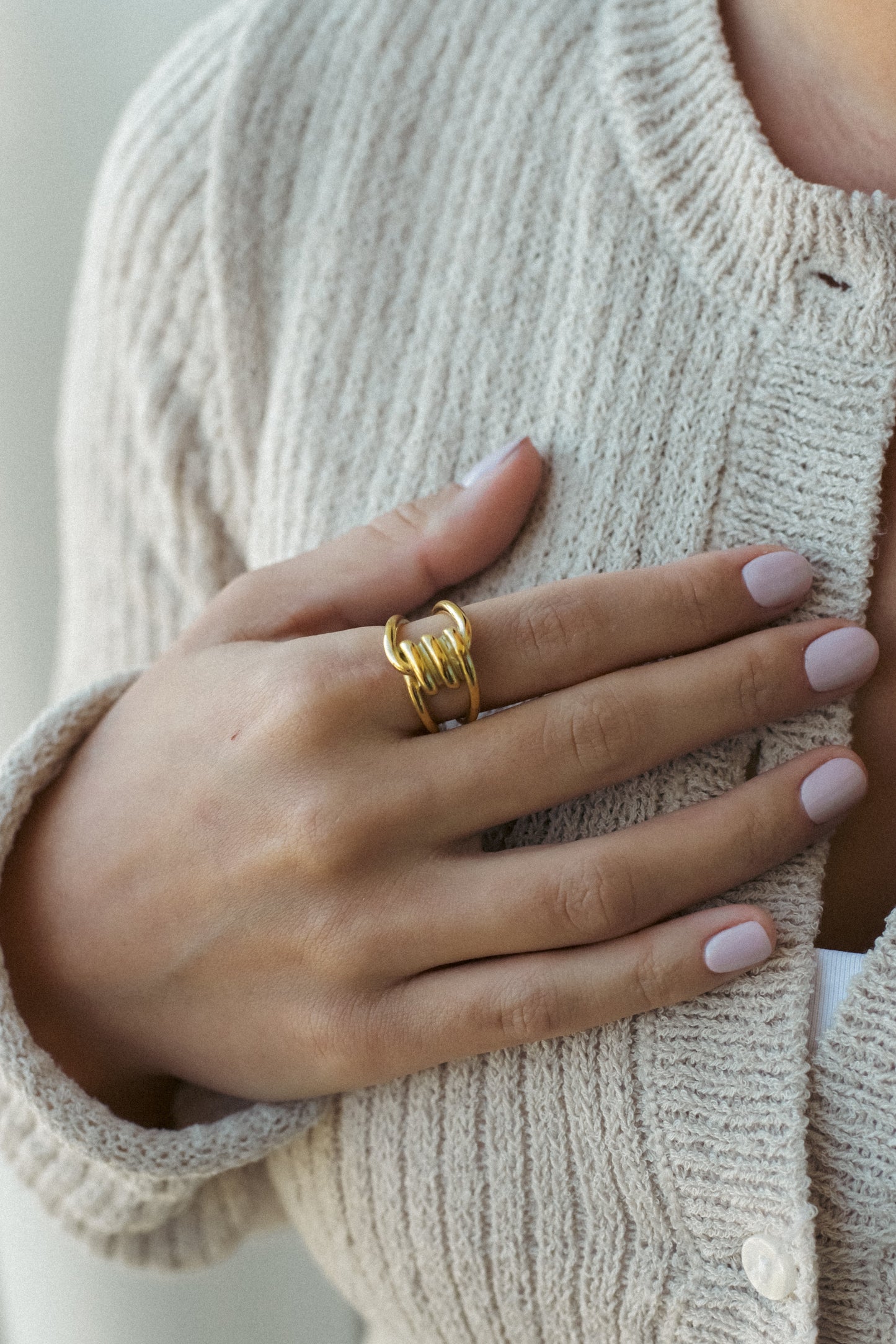 ETERNAL TWIST RING.