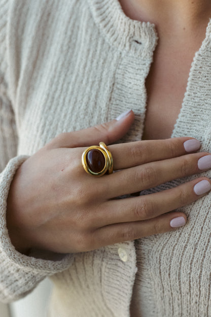 STATEMENT COCKTAIL RING. RED