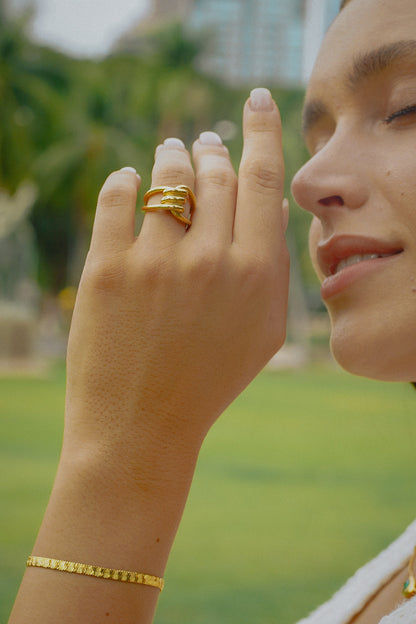 ETERNAL TWIST RING.