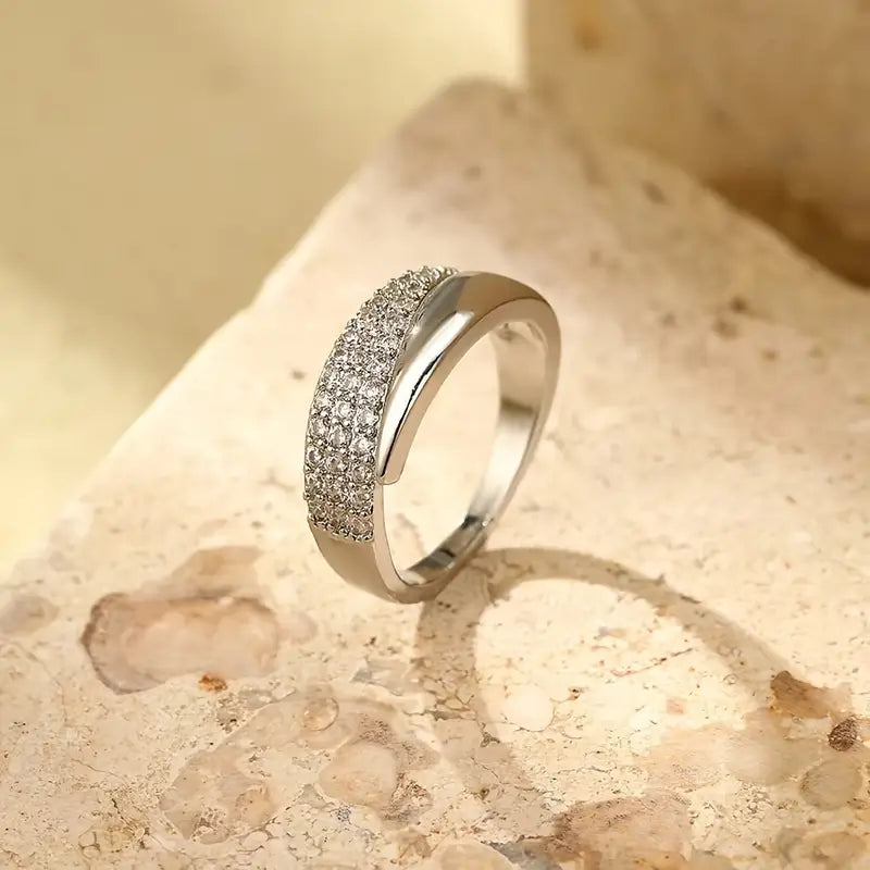 ELOÏSE | Anello dalla luminosità senza tempo