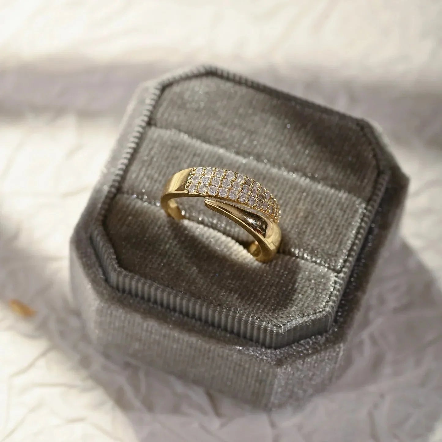 ELOÏSE | Anello dalla luminosità senza tempo
