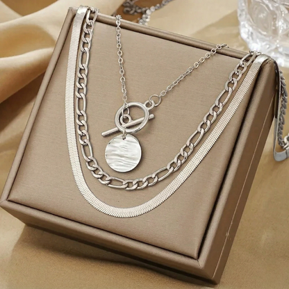 Collana a Strati Savira con Ciondolo Moneta Texturizzato | Oro