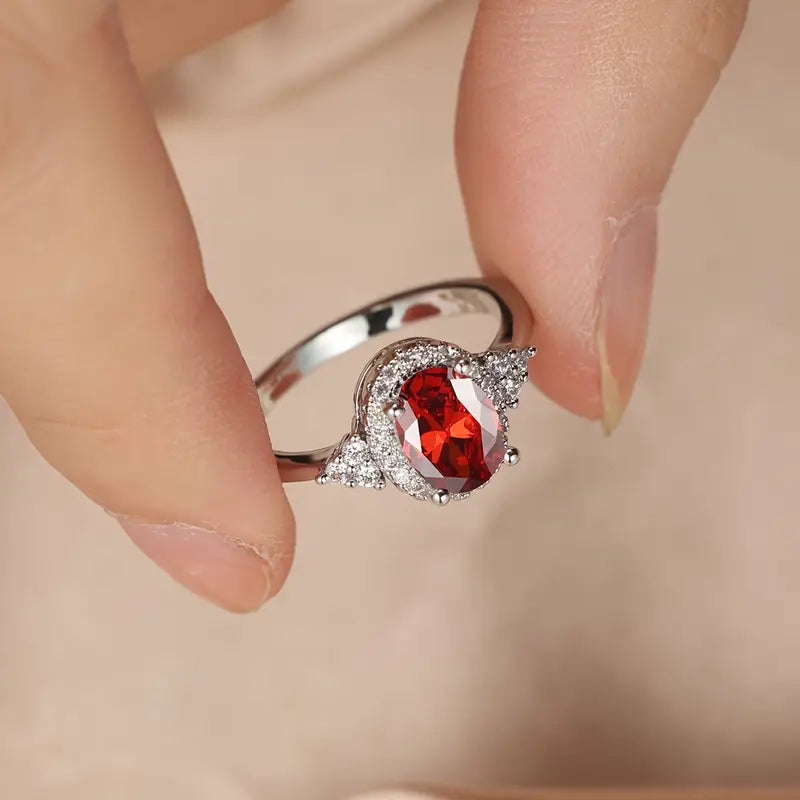 Anello in Argento con Rubino e Cornice Halo