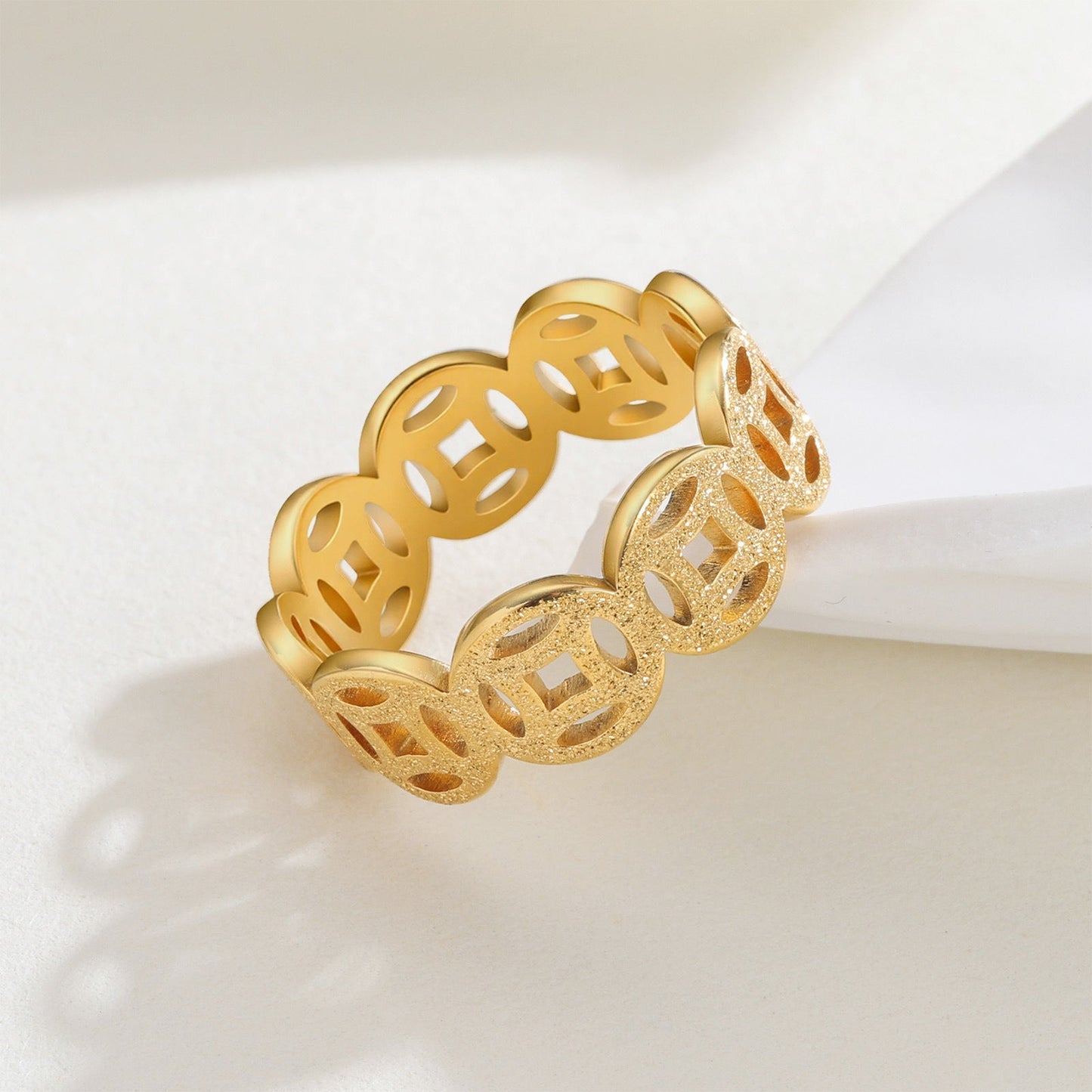 Anello Ella con Motivo Classico | Oro