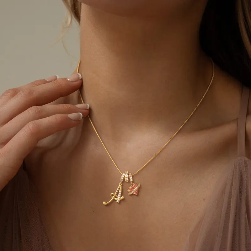 Collana con ciondolo a cuore con iniziale