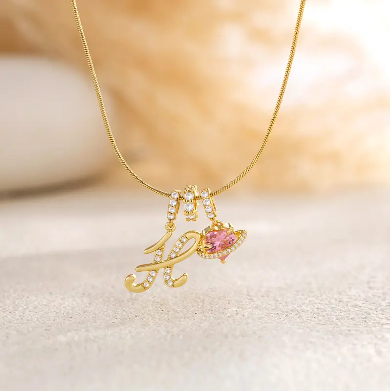 Collana con ciondolo a cuore con iniziale