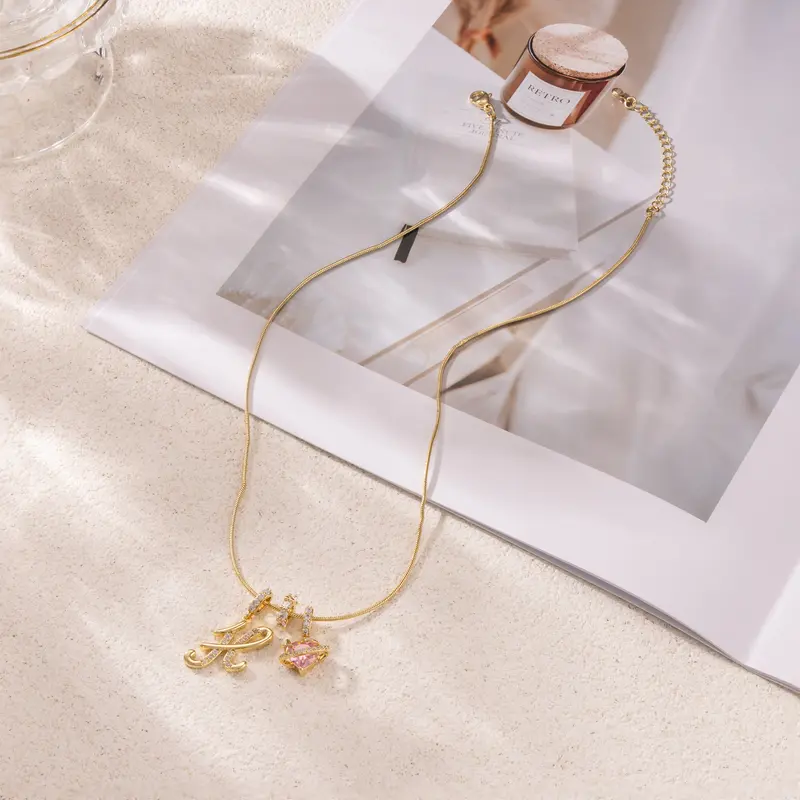 Collana con ciondolo a cuore con iniziale